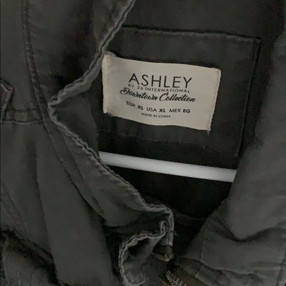 Women’s Ashley Vest - Picture 5 of 6